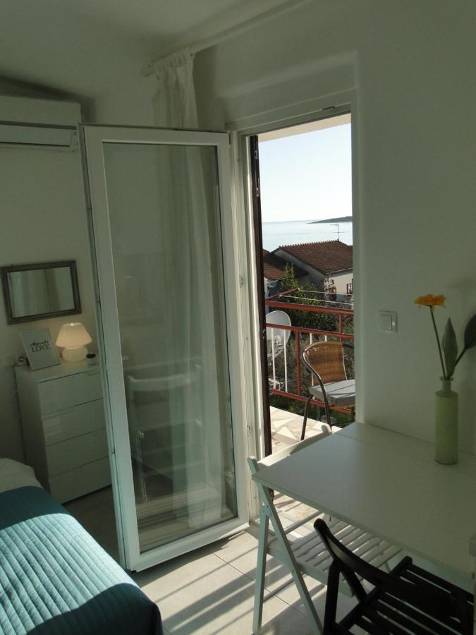Lucija Apartment Primosten Exterior photo